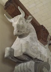 Kapitell im persischen Stil von einer Säule der Apadana aus dem Palast Dareios